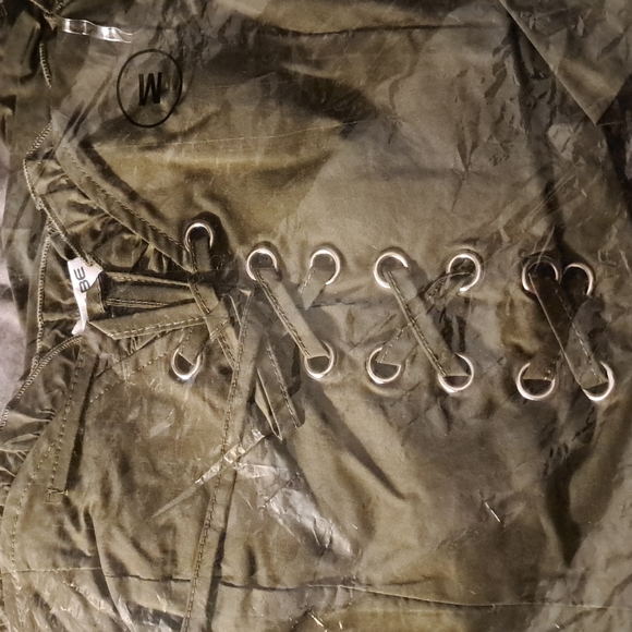 Better Be | variety sizes | Hunter Green off Shoulder Crop Top - Picture 4 of 4